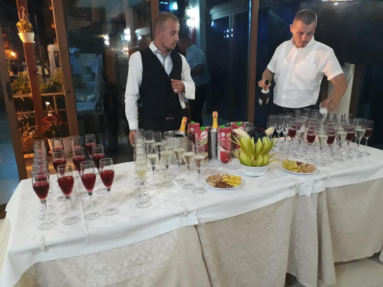 Hotel 3 Vellezerit Durrës 외부 사진