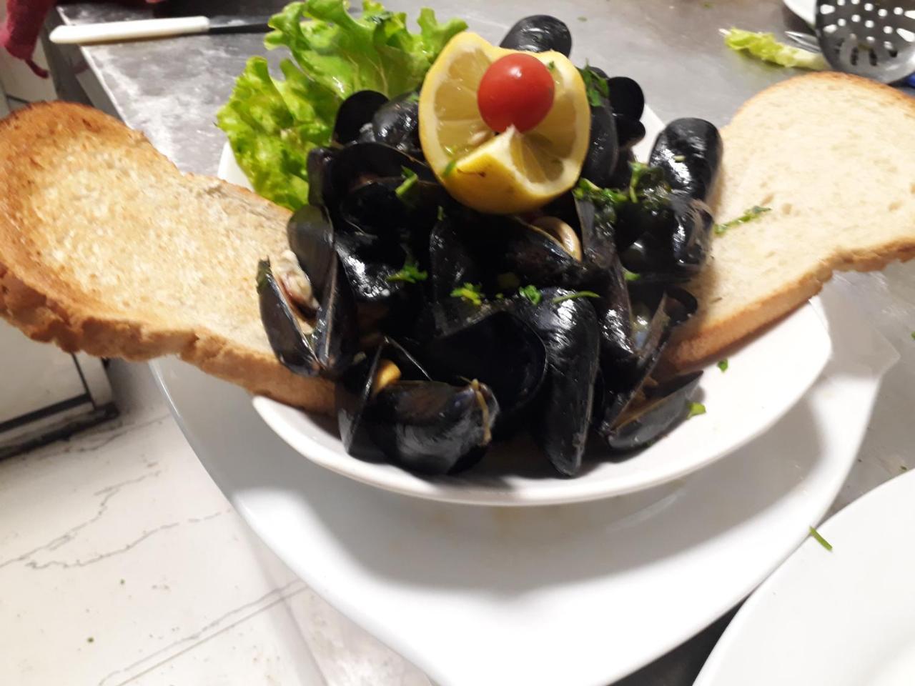 Hotel 3 Vellezerit Durrës 외부 사진